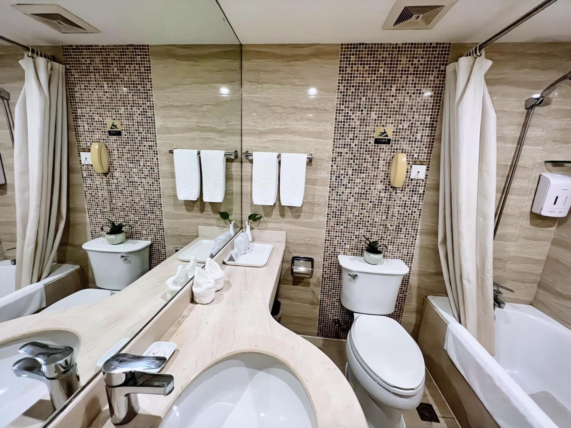 Chongqing Milky Way Hotel Екстер'єр фото