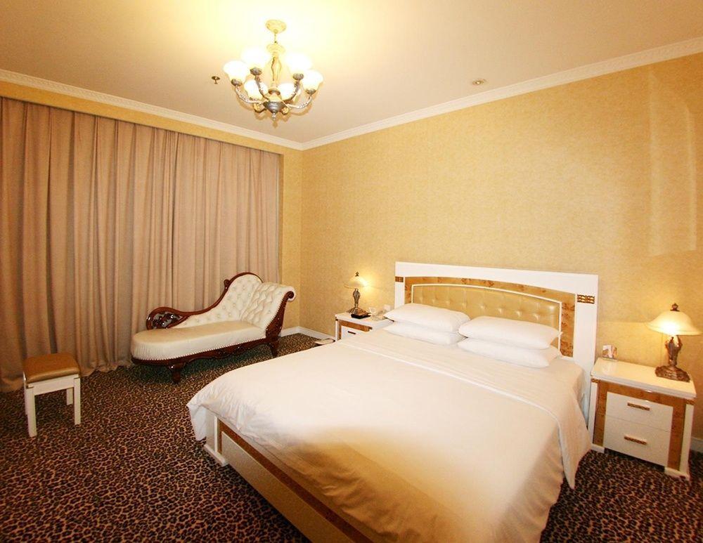 Chongqing Milky Way Hotel Екстер'єр фото